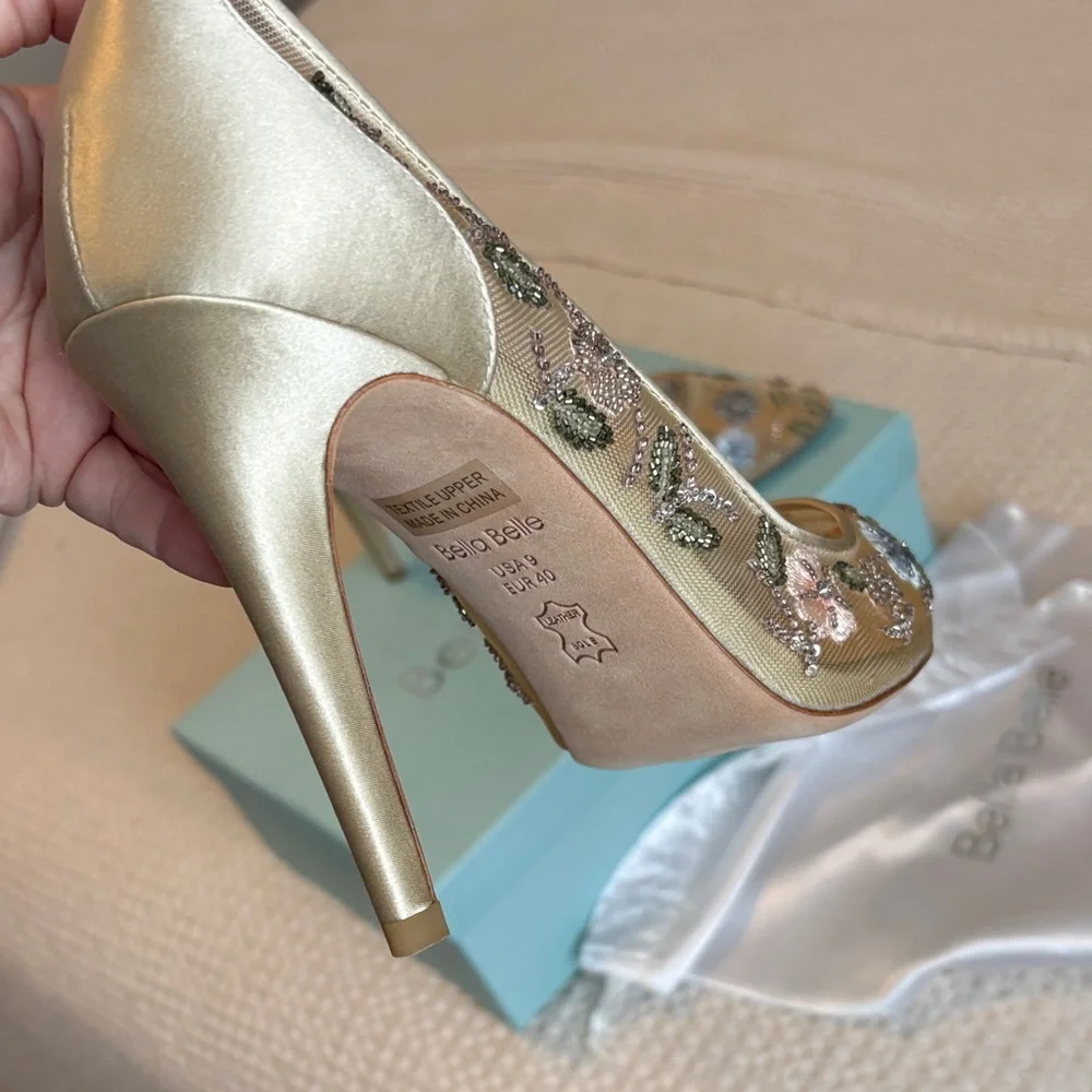 Bella Belle Gold Embroidered Women's Heels NIB size 9 - Picture 4 of 8
